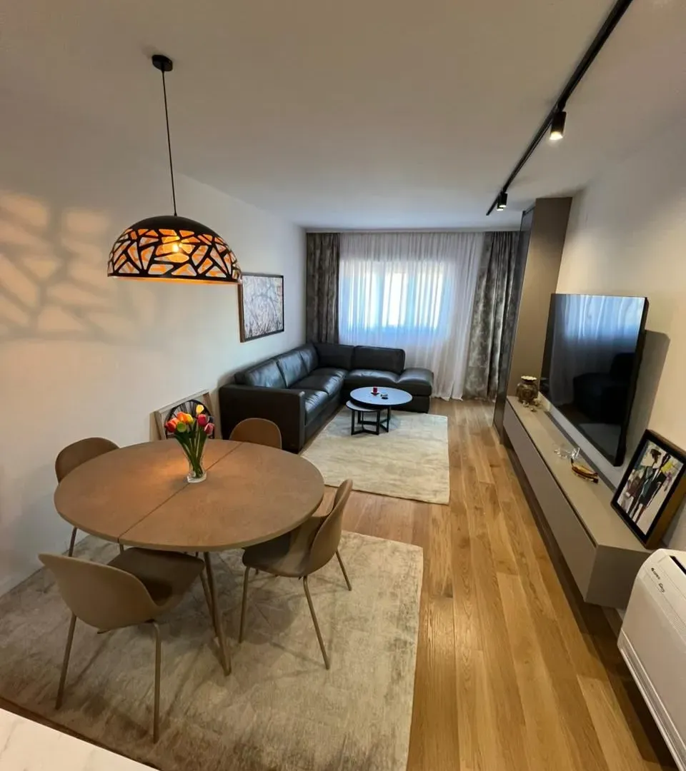 Izdavanje, dvosoban stan, 73m², Central Point, Podgorica