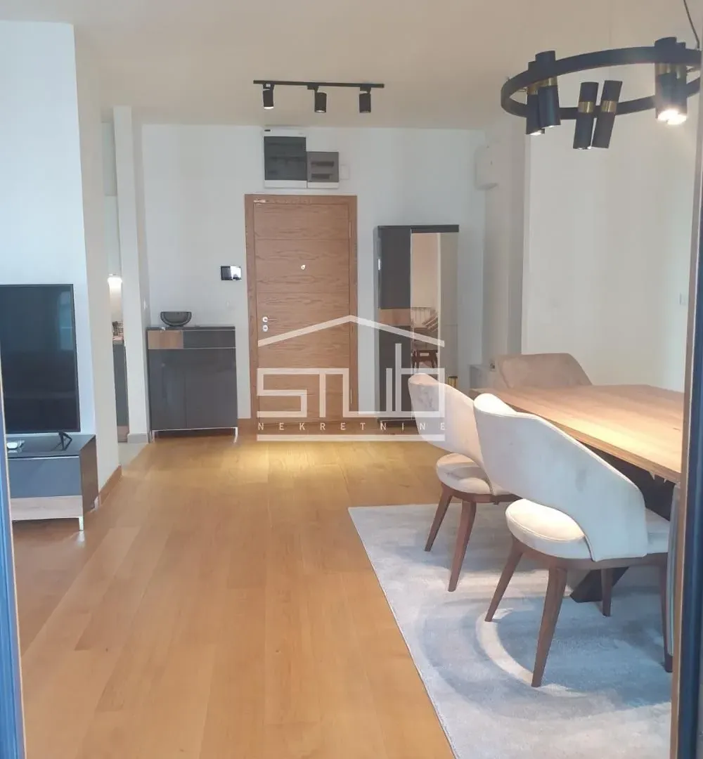 Izdavanje, trosoban stan, 108m², Novi Beograd Blok 65, Novi Beograd Sve Podlokacije