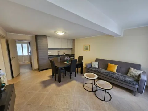 Izdavanje, dvosoban stan, 70m², Budva, Crna Gora - image 10