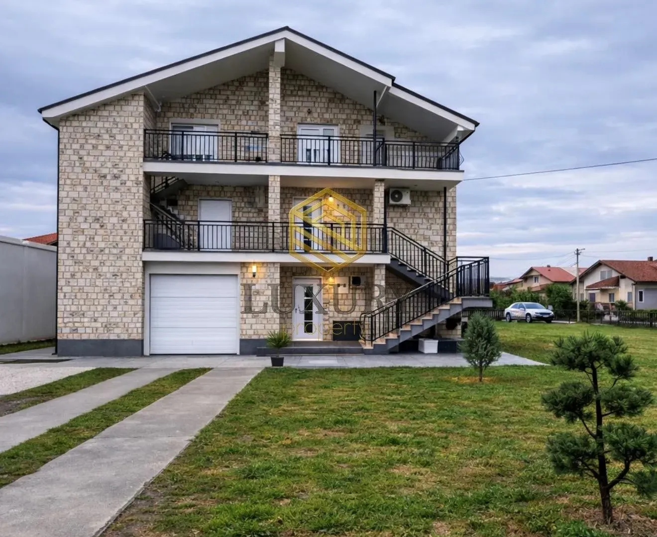 Rent, house, 360m², Zagorič, Podgorica