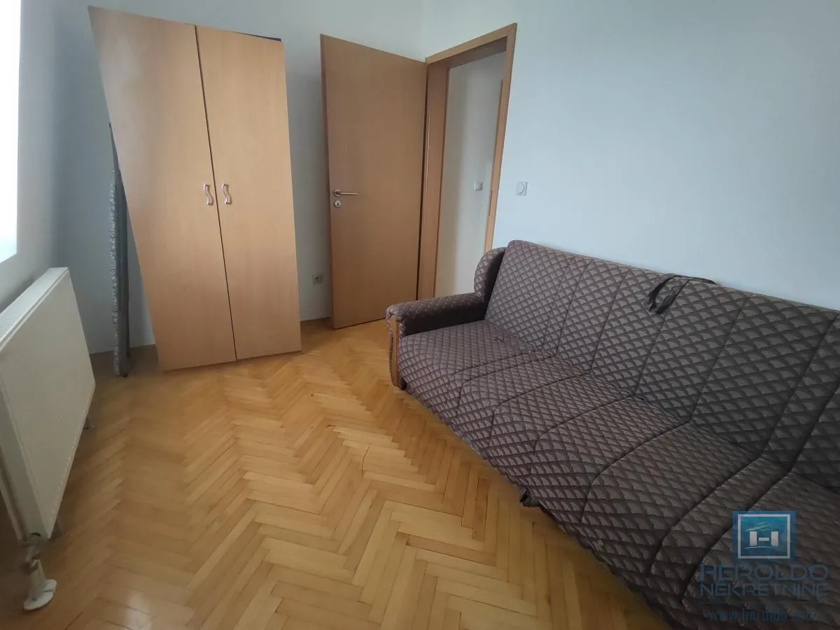 Izdavanje, trosoban stan, 71m², Centar, Jagodina