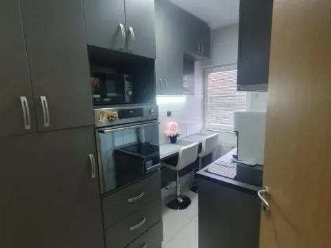 Izdavanje, dvosoban stan, 43m², Bulevar Evrope, Novi Sad Sve Podlokacije - image 6