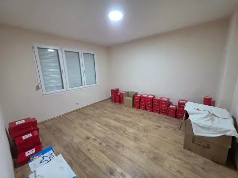 Rent, office space, 100m², Dalmatinska ulica, Podgorica - image 1