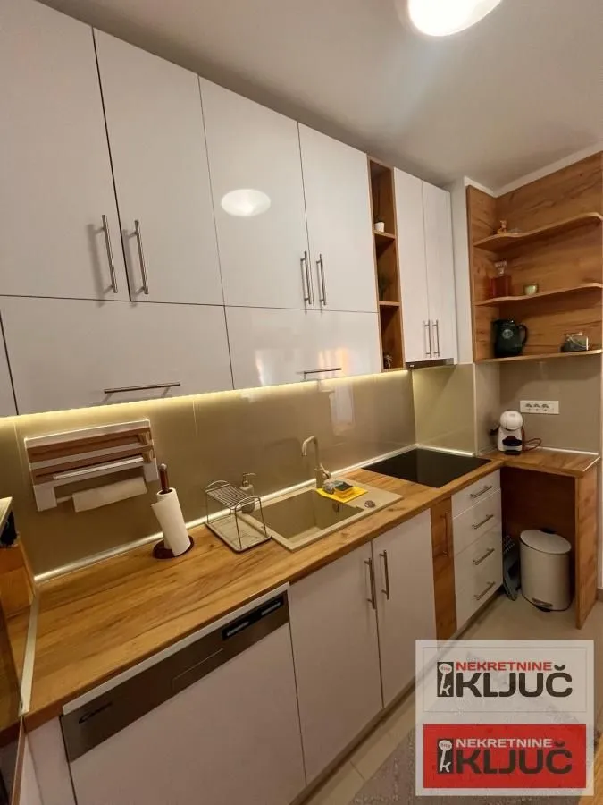 Prodaja, stan, 100m², Novo naselje, Novi Sad
