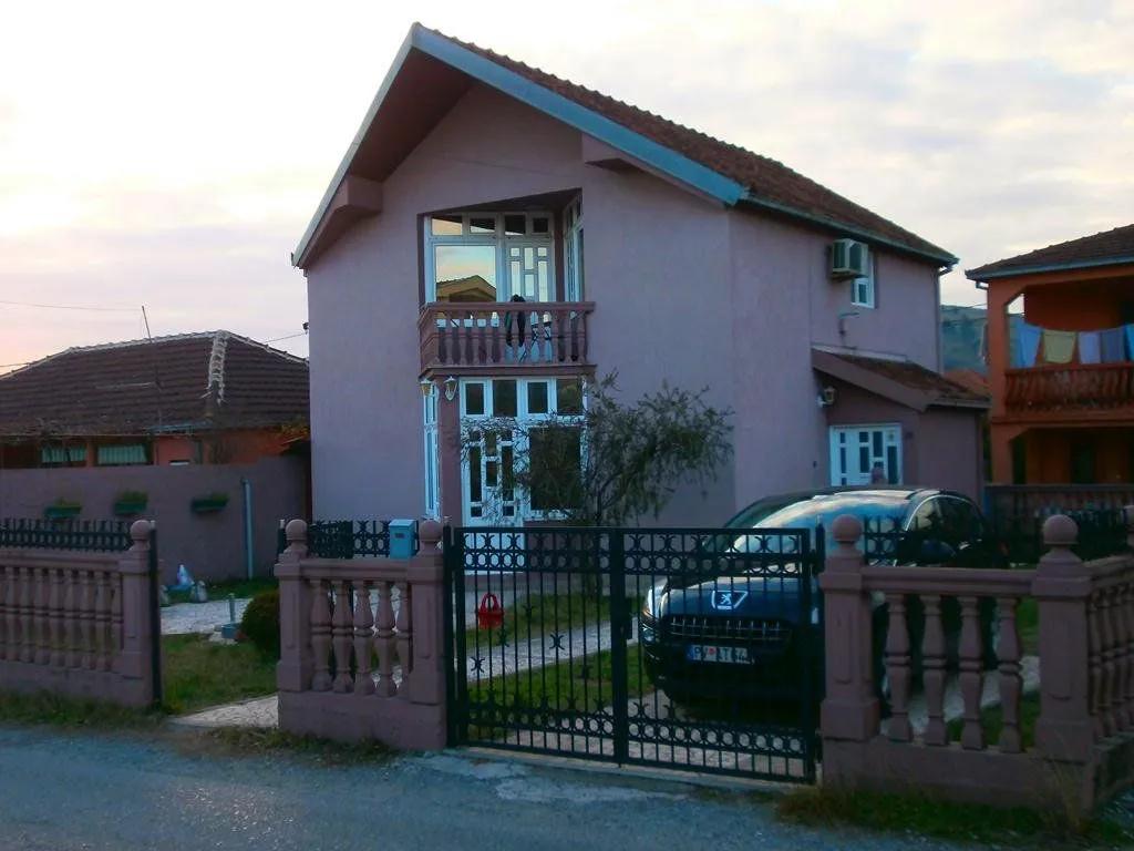 Izdavanje, kuća, 130m², Zabjelo, Podgorica