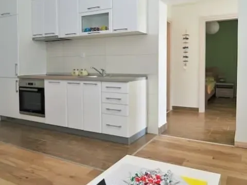 Izdavanje, jednosoban stan, 45m², Kalimanj, Tivat - image 4