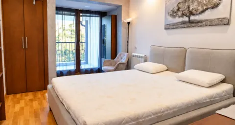 Furnished bedroom with a double bed and access to the terrace. - image 10