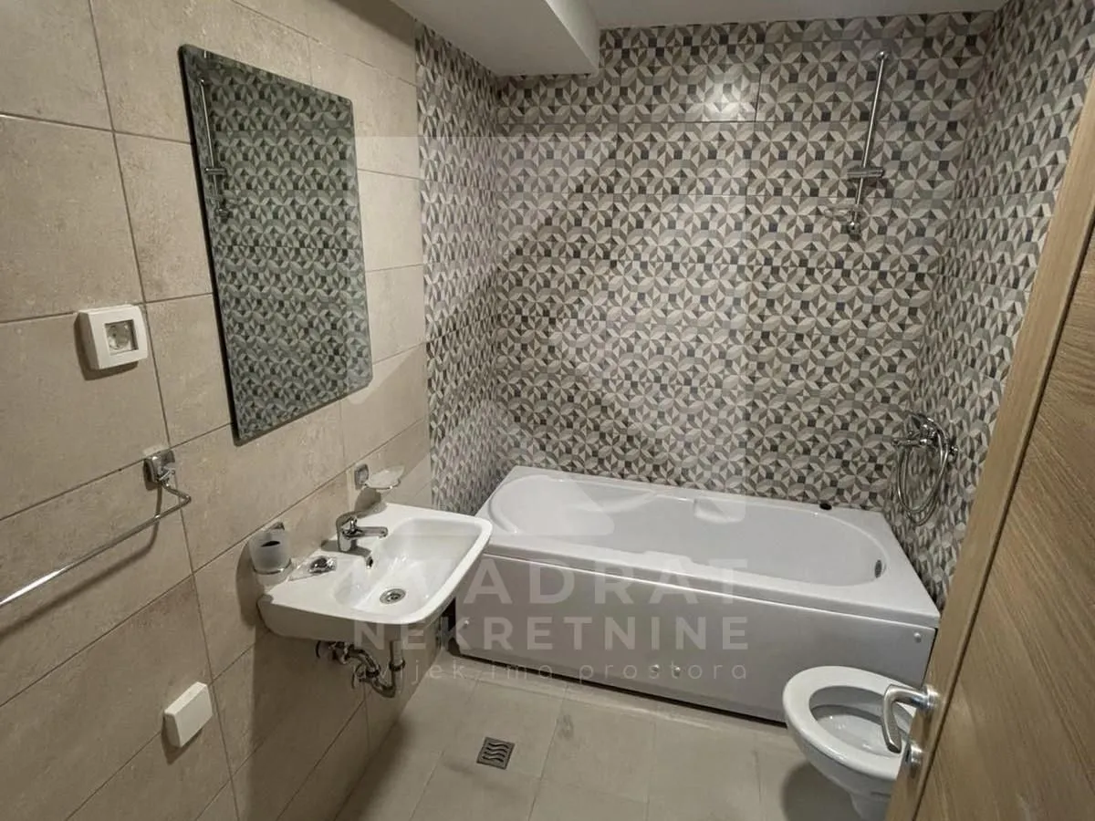 Izdavanje, poslovni prostor, 56m², Stari Aerodrom, Podgorica