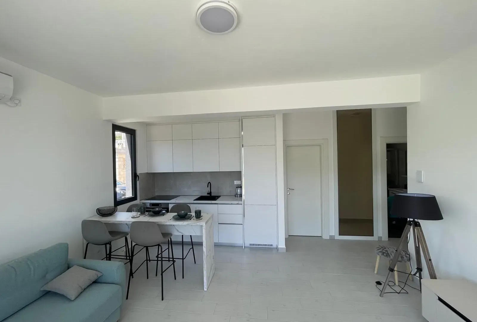 Izdavanje, jednosoban stan, 50m², Đenovići, Herceg Novi
