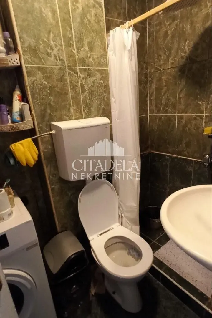 Prodaja, dvosoban stan, 42m², Kneževac, Beograd