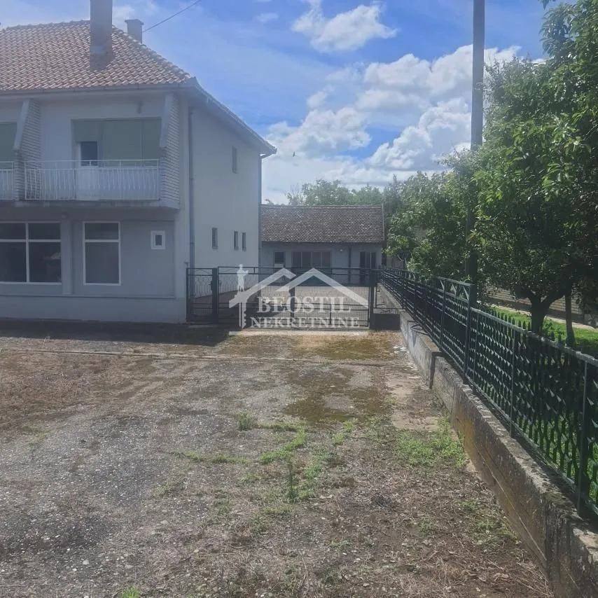 Prodaja, kuća, 204m², Vladimirci, Srbija