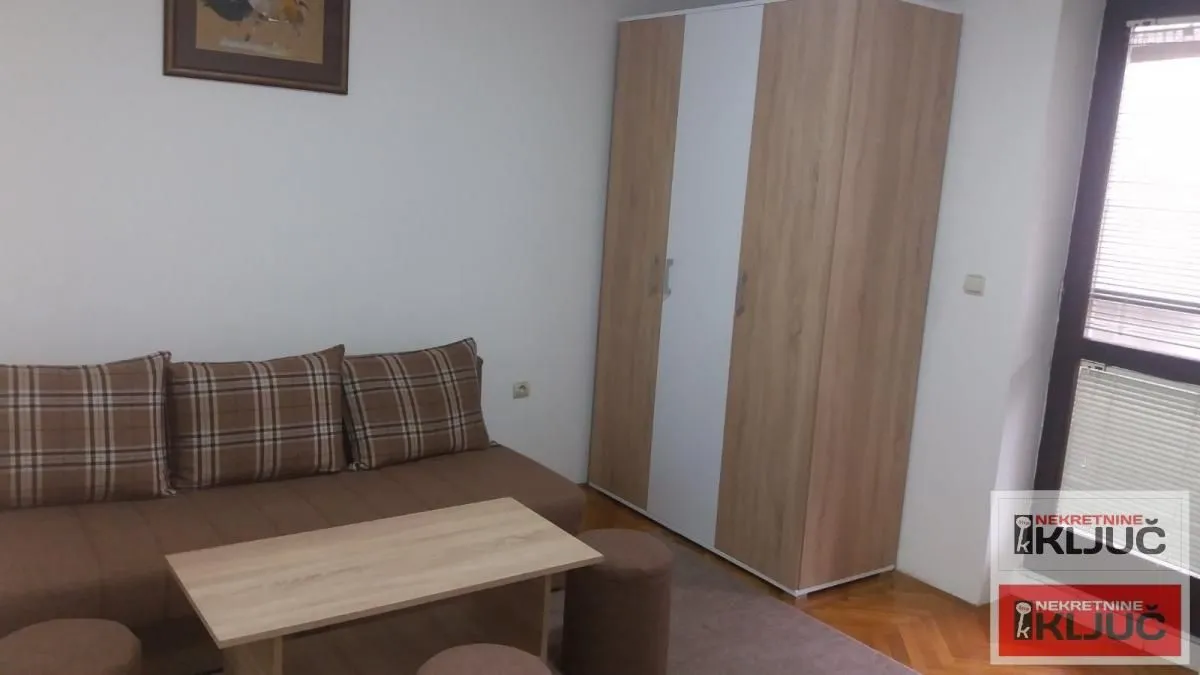 Izdavanje, garsonjera, 28m², Socijalno, Novi Sad Sve Podlokacije
