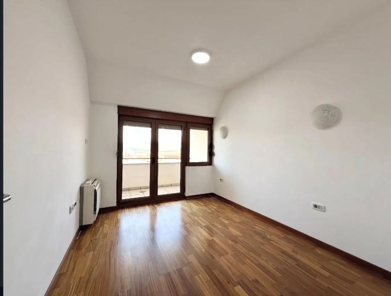 Sale, four bedroom apartment, 220m², Preko Morače, Podgorica