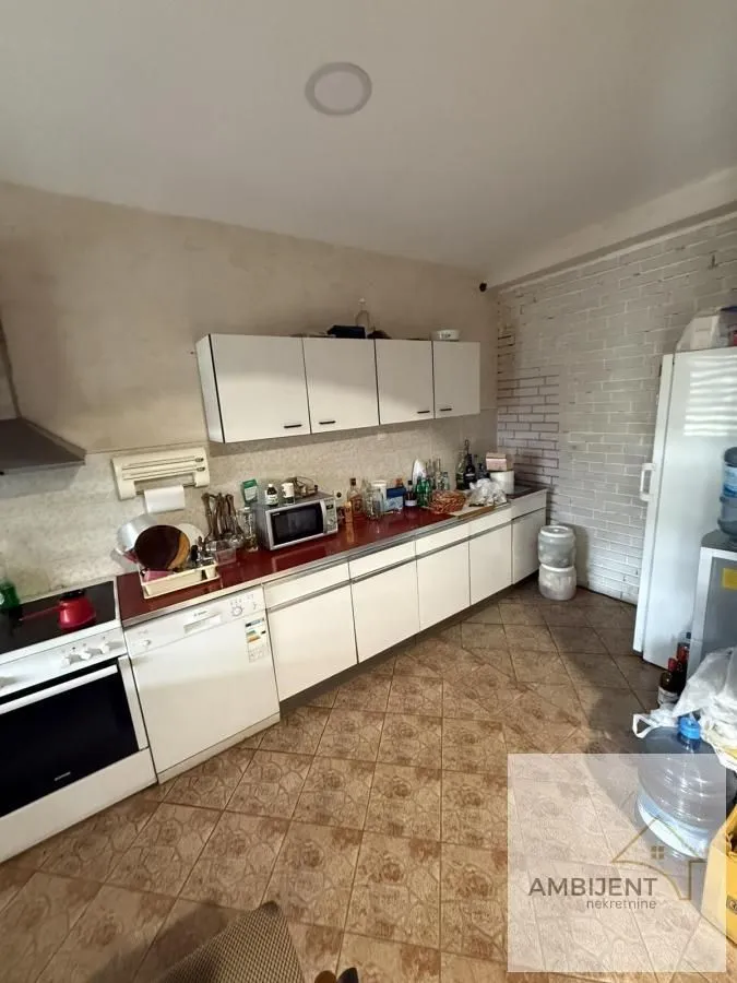 Prodaja, kuća, 248m², Centar, Stara Pazova