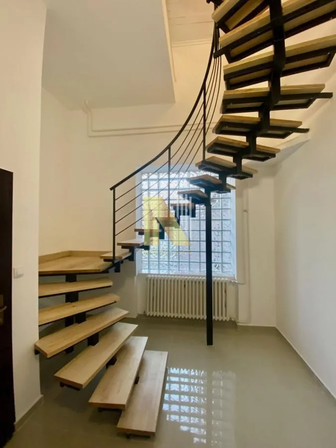 Prodaja, kuća, 199m², Socijalno, Novi Sad Sve Podlokacije