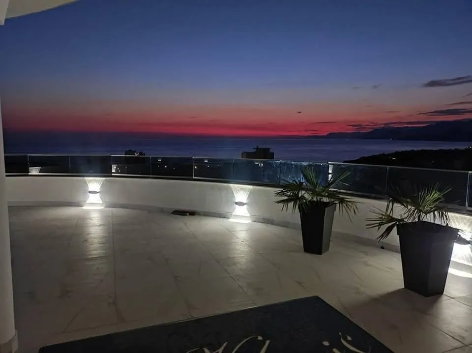Prodaja, kuća, 350m², Centar, Bar