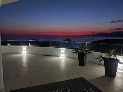 Prodaja, kuća, 350m², Centar, Bar - image 1