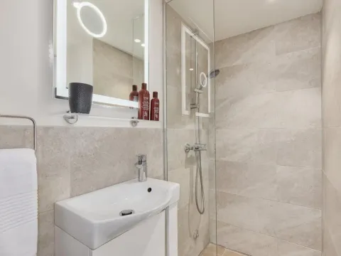 Izdavanje, trosoban stan, 80m², Mrčevac, Tivat - image 11