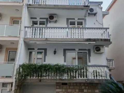 Sale, house, 345m², Bečići, Budva - image 1