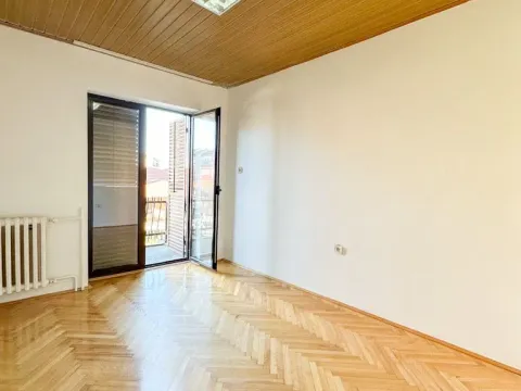 Izdavanje, kuća, 200m², Stari Aerodrom, Podgorica - image 9