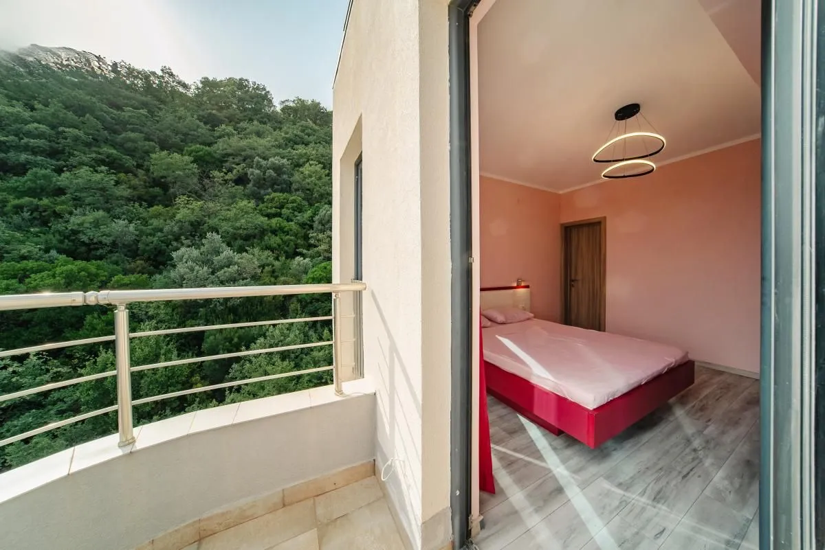 Sale, three bedroom apartment, 257m², Bečići, Budva