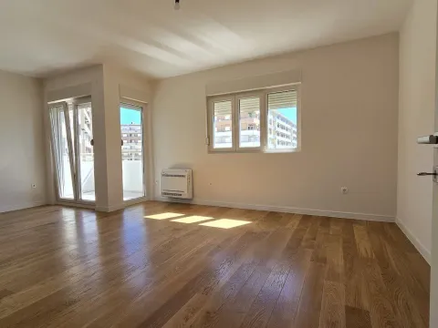 Rent, apartment, 93m², Central Point, Podgorica - image 3