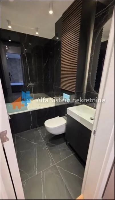 Izdavanje, trosoban stan, 95m², Savski Venac, Beograd