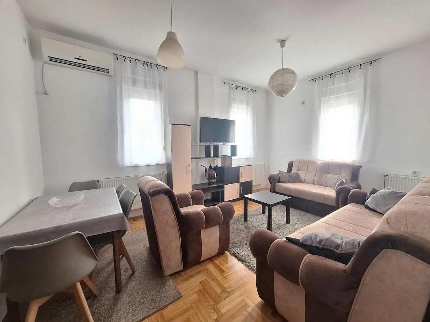 Izdavanje, jednosoban stan, 63m², Detelinara, Novi Sad Sve Podlokacije