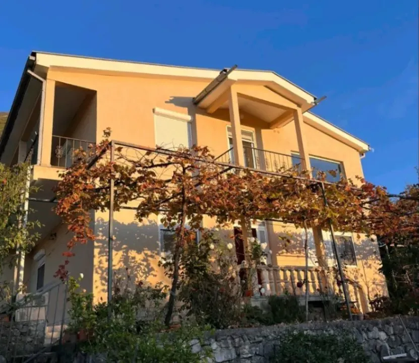 Rent, house, 94m², Lastva Grbaljska, Kotor