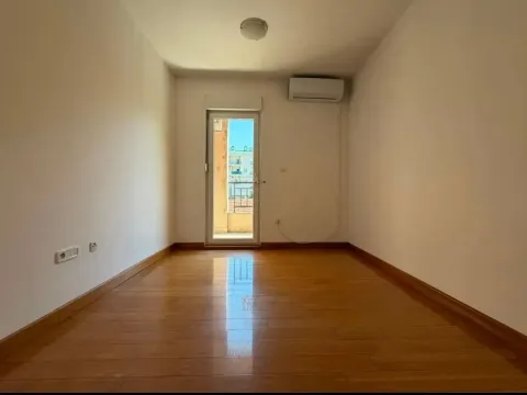 Rent, three bedroom apartment, 107m², Vezirov Most, Podgorica - image 8
