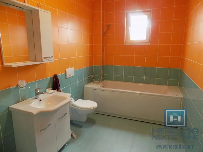 Sale, office space, 360m², Paraćin, Srbija