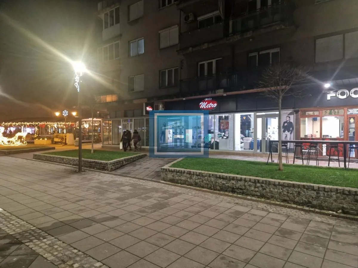 Izdavanje, poslovni prostor, 104m², Centar, Paraćin