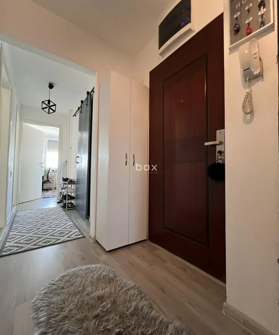 Prodaja, trosoban stan, 91m², Medijana, Niš