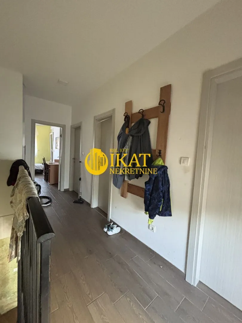 Prodaja, četvorosoban stan, 82m², Stari Banovci, Stara Pazova