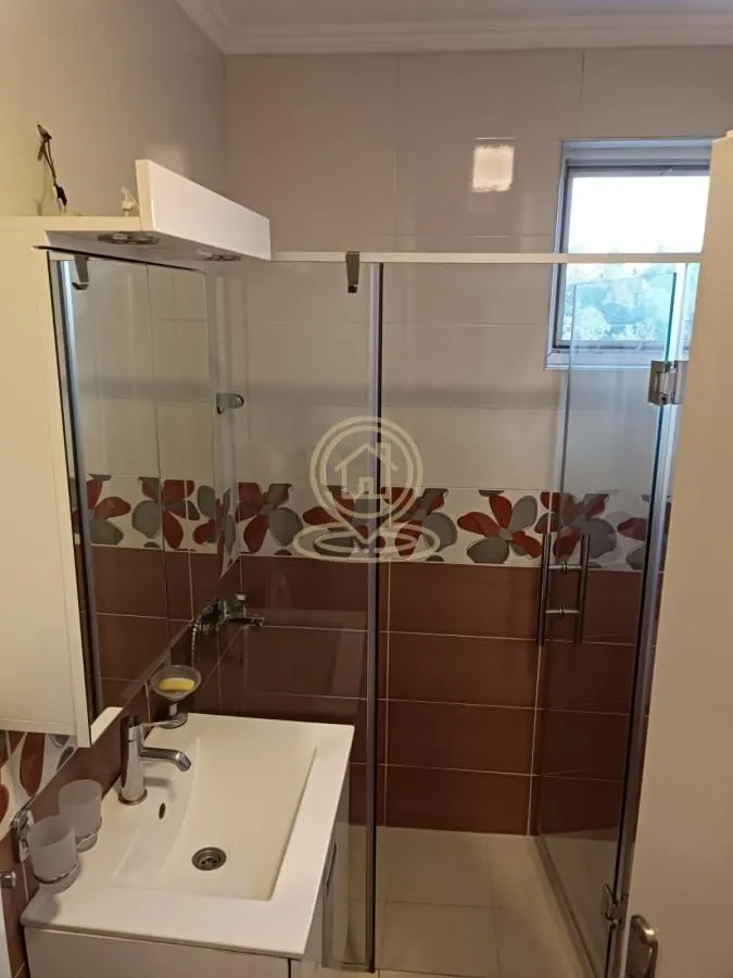 Izdavanje, trosoban stan, 77m², Banjica, Voždovac Sve Podlokacije