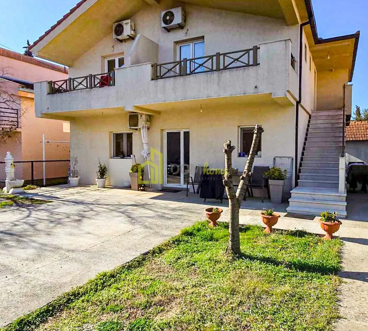 Sale, house, 216m², Blok 6, Podgorica