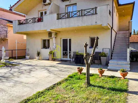 Sale, house, 216m², Blok 6, Podgorica - image 19