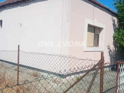 Kuća in Perlez