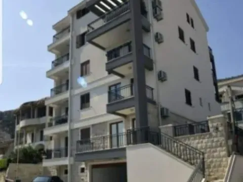 Izdavanje, četvorosoban stan, 120m², Budva, Crna Gora - image 3