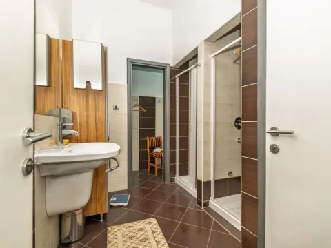 Prodaja, poslovni prostor, 327m², Blok 5, Podgorica - image 4