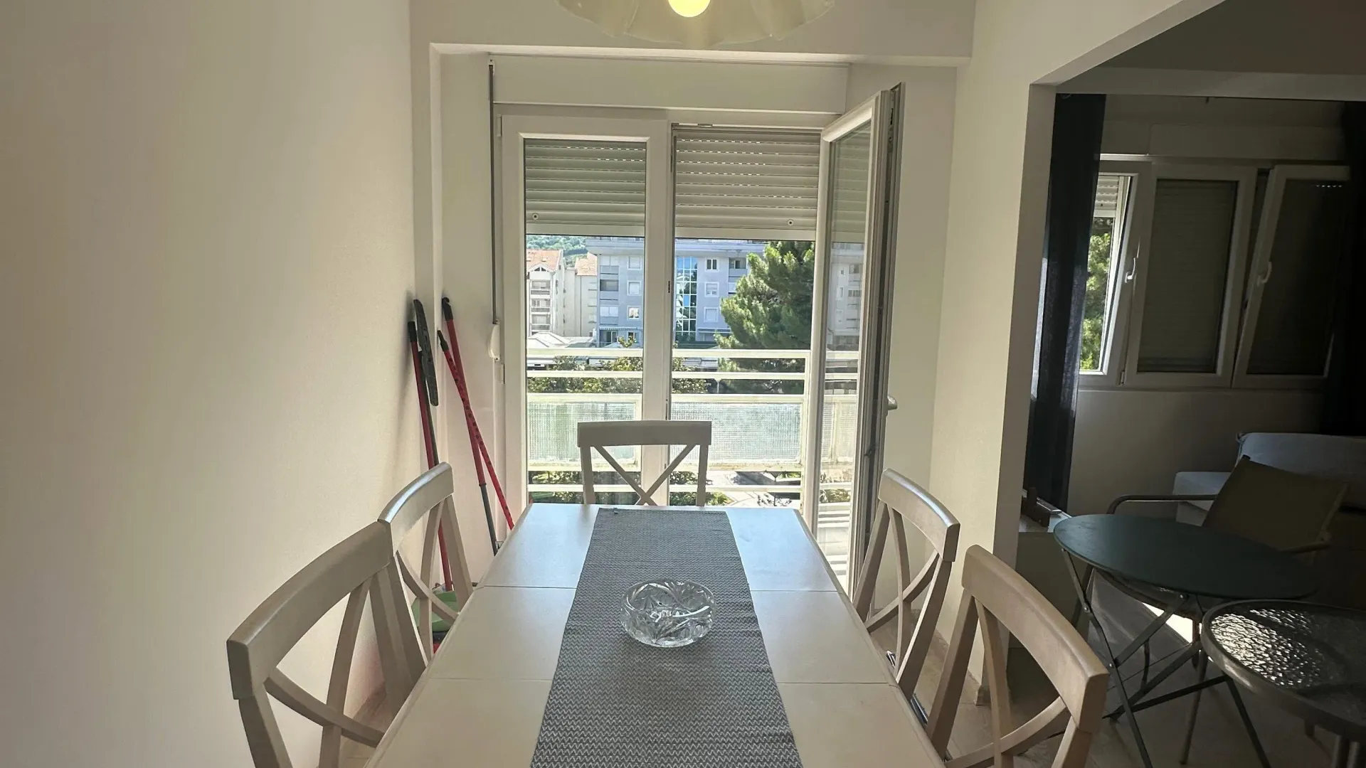 Izdavanje, dvosoban stan, 70m², Centar, Tivat