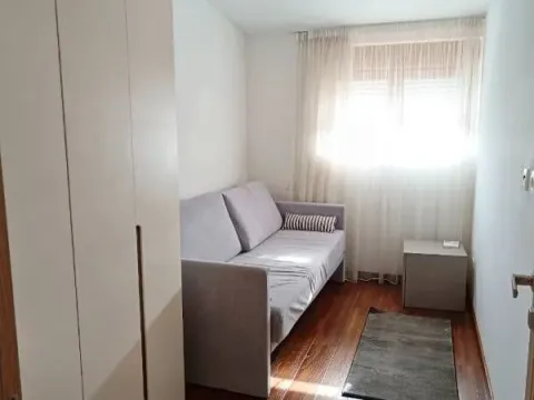 Izdavanje, trosoban stan, 127m², Master Kvart, Podgorica - image 7