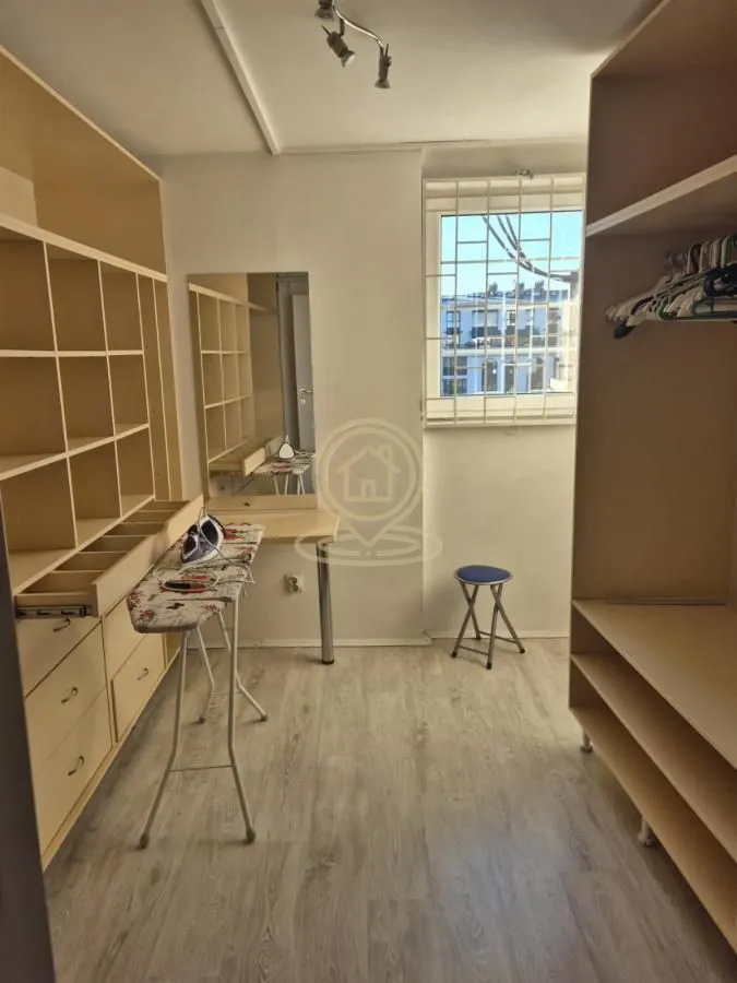 Izdavanje, četvorosoban stan, 106m², Kalenić Pijaca, Vračar Sve Podlokacije