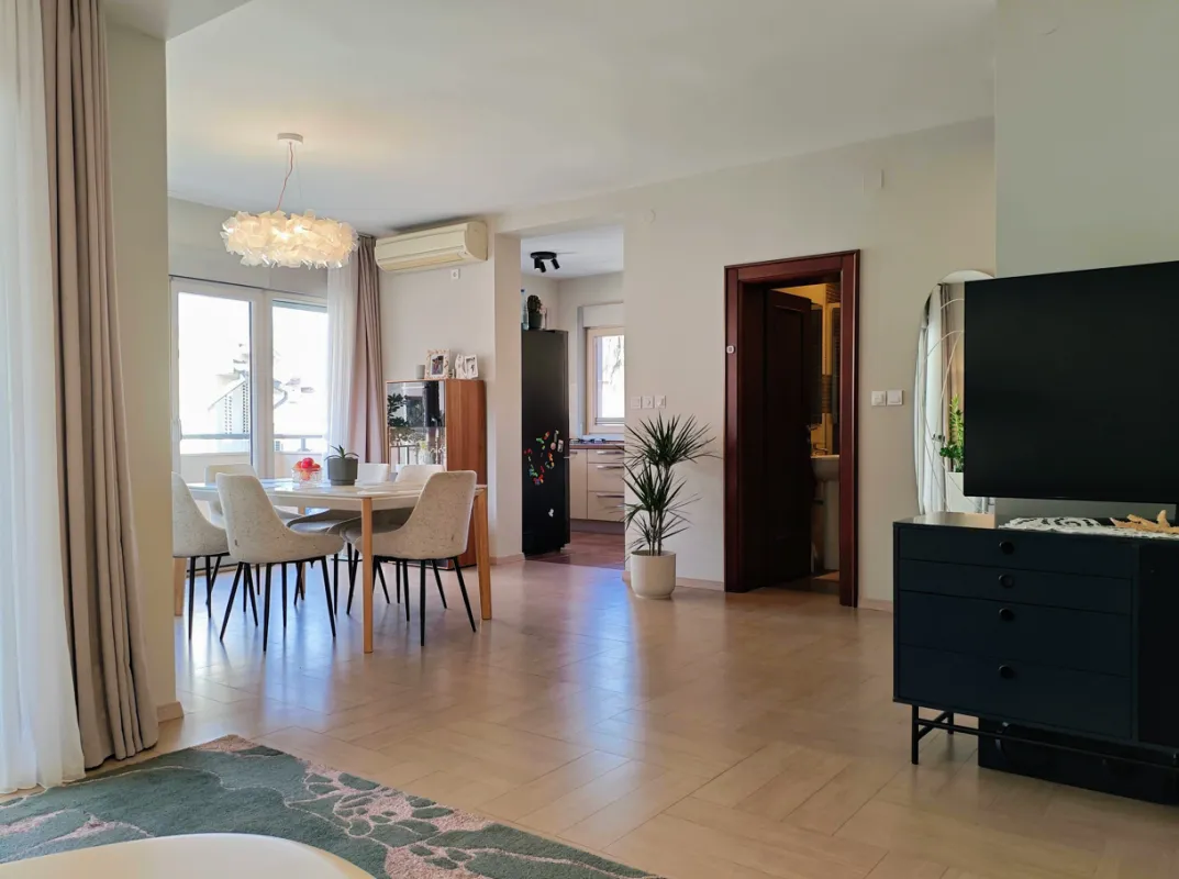 Spacious living room with a dining area and a TV console.
