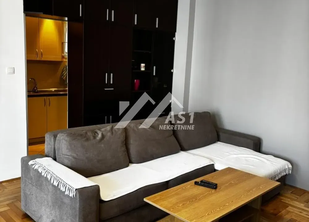 Izdavanje, trosoban stan, 85m², Nova Detelinara, Novi Sad Sve Podlokacije