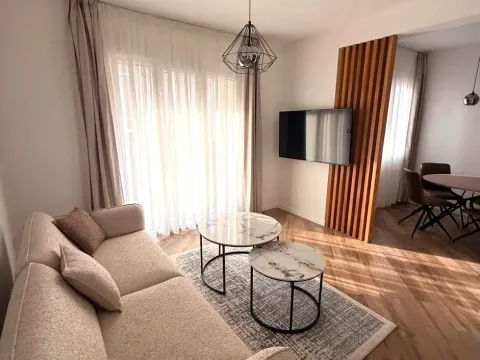 Izdavanje, stan, 60m², Tivat, Crna Gora - image 1