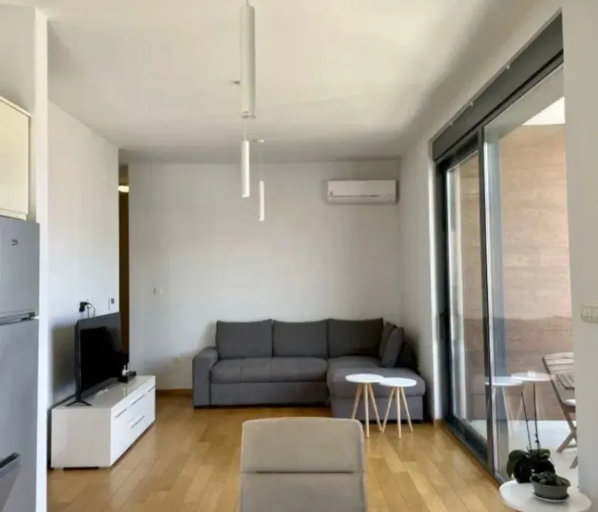 Izdavanje, dvosoban stan, 60m², Seljanovo, Tivat