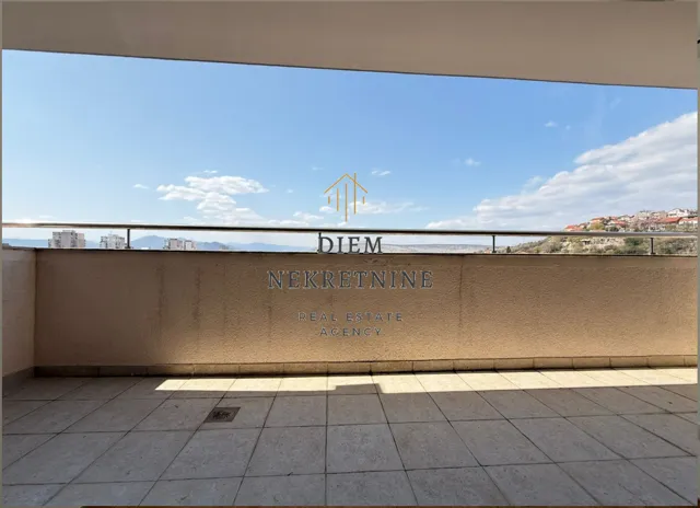 Prodaja, četvorosoban stan, 200m², Preko Morače, Podgorica