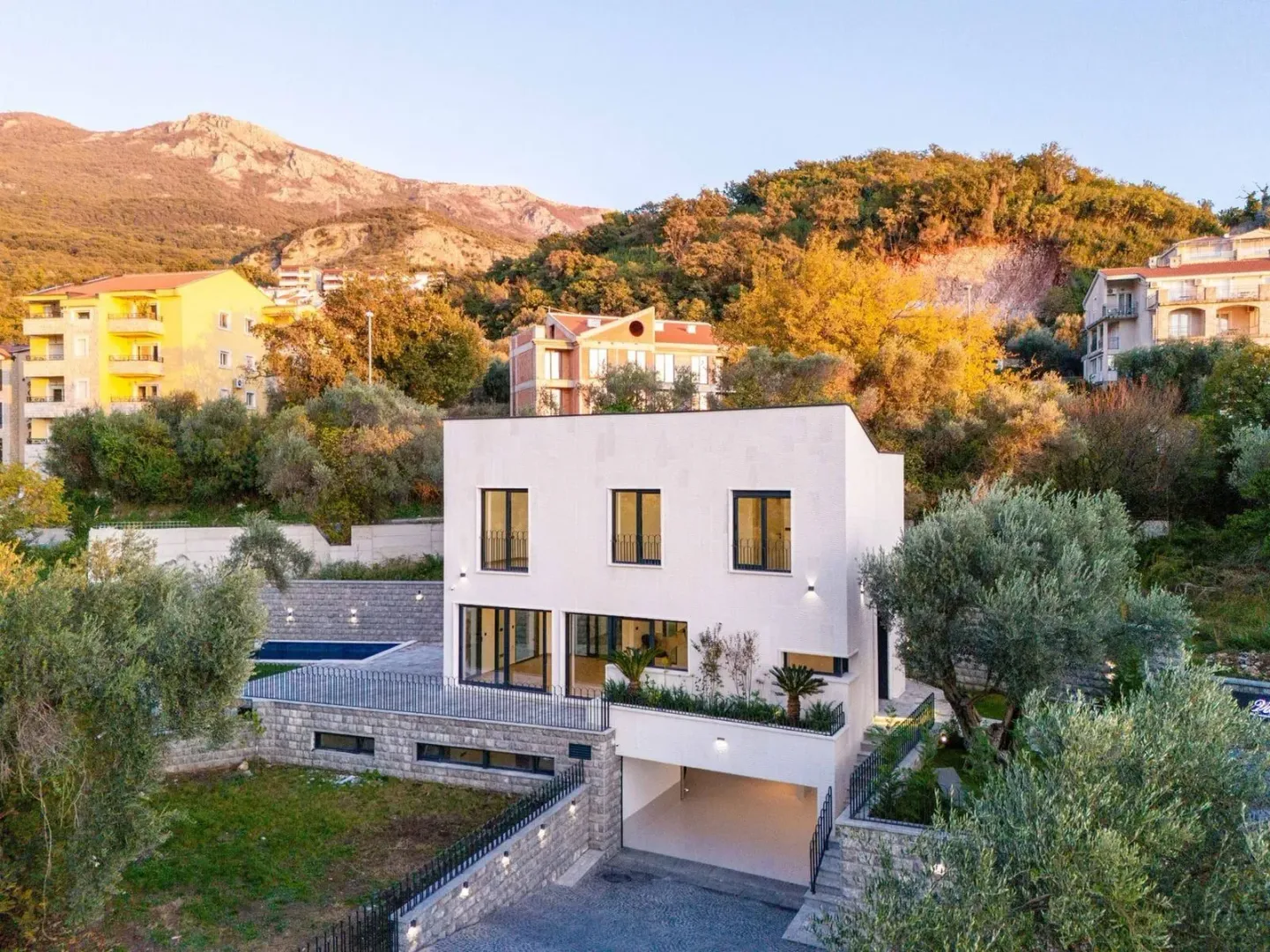 Prodaja, kuća, 240m², Kamenovo, Budva
