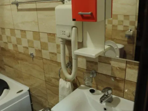 Izdavanje, jednosoban stan, 54m², Centar, Nikšić - image 5